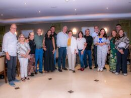 O reitor Anselmo Abrantes Fortuna, e sua esposa Marisa de Souza, primeiros à esquerda, celebram com os casais de confrades o Dia das Mães, em 25 de maio, no Hotel Windsor Barra / Foto: Dalvino Santino / Divulgação