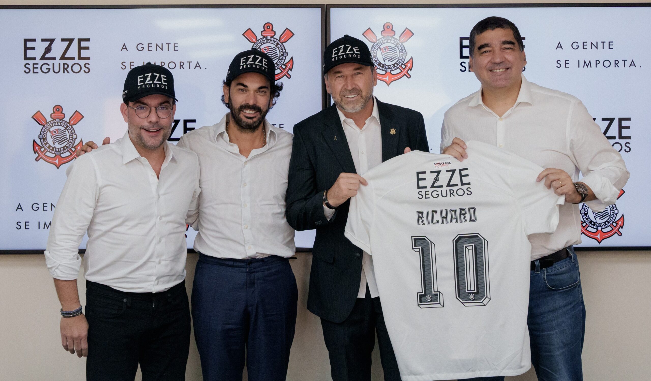 Executivos da EZZE Seguros e do Corinthians / Foto: Divulgação
