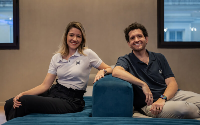 Christianne Bariquelli, superintendente de Educação na B3, e Marcos Albino Rodrigues, diretor de arquitetura, dados e inovação tecnológica da B3 / Foto: Avener Prado / Microsoft / Divulgação