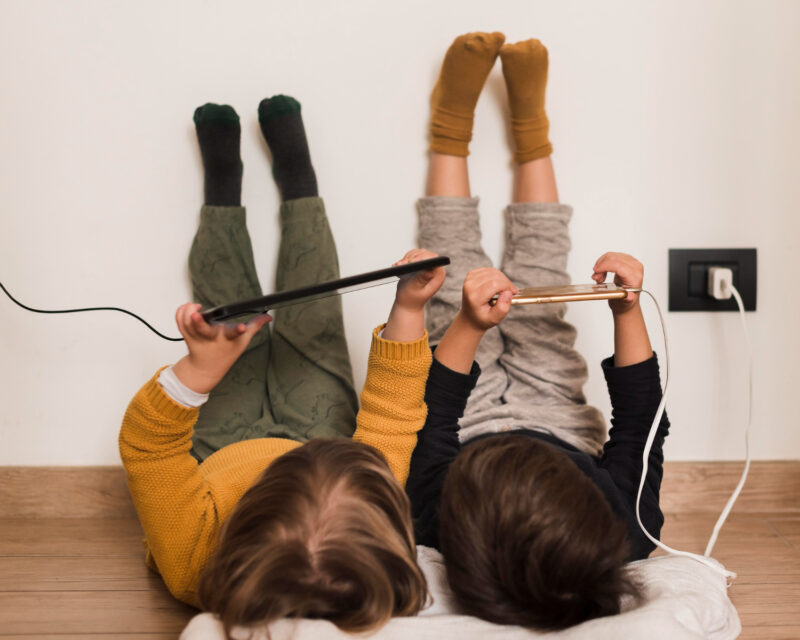 Como manter uma casa segura e confortável para as crianças durante as férias escolares / Foto: Freepik
