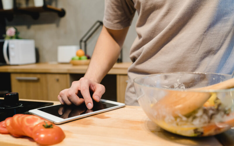 Tecnologias que deixam a sua cozinha mais segura / Foto: Freepik