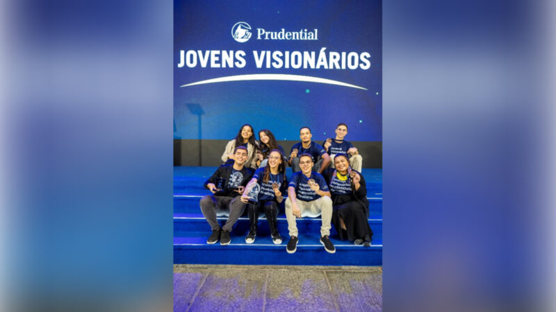 Oito finalistas do Prêmio Jovens Visionários Prudential 2023, em cerimônia realizada no Rio de Janeiro / Foto: Luke Garcia / Divulgação