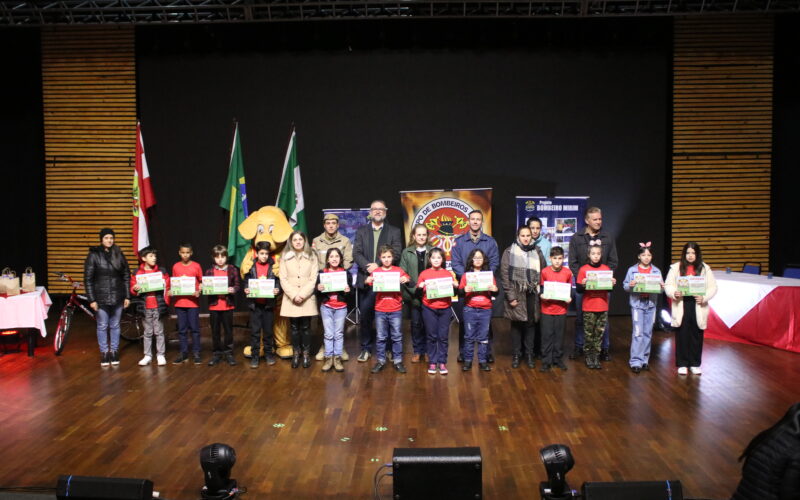 SindsegSC marca presença em mais uma formatura do Programa Bombeiro Mirim em Chapecó / Foto: Corpo de Bombeiros SC / Divulgação