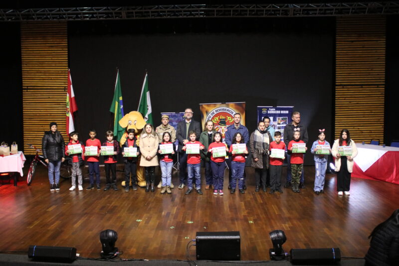 SindsegSC marca presença em mais uma formatura do Programa Bombeiro Mirim em Chapecó / Foto: Corpo de Bombeiros SC / Divulgação