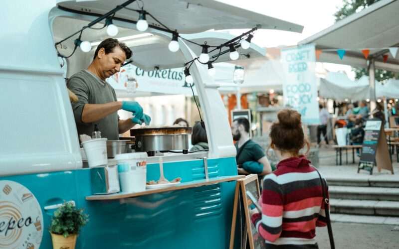 Empreender com Food Trucks é oportunidade para imigrantes latinos nos EUA / Foto: Arturo Rey / Unsplash
