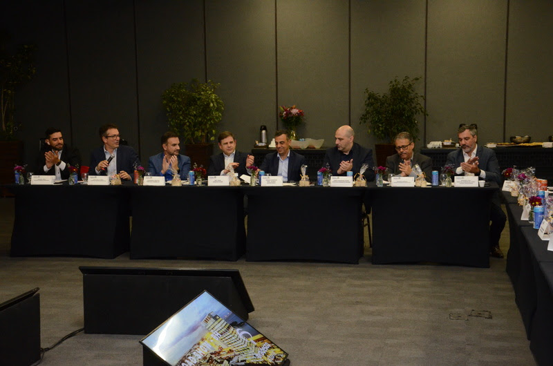 Da esquerda para a direita: Emanuel Nascimento, Superintendente Regional RJ/MG/ES; Luiz Carlos Gomes, Superintendente Executivo Regional Sudeste; Leonardo Freitas, Diretor Comercial; Ney Dias, Diretor-Presidente; Sergio Marcos, CEO da Europ Assistance; Fábio Frasson, Superintendente da área de Inteligência e Assistência Operacional; Eduardo Menezes, Superintendente Executivo de Produto Auto; e Rogério Luiz Guandalini, Diretor Comercial e de Marketing da Europ Assistance / Foto: Divulgação