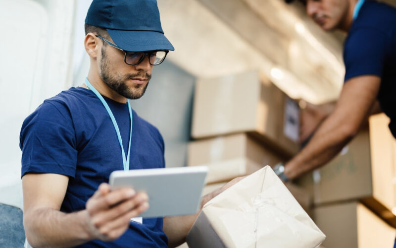 Embarcadores, transportadores e seguradoras lidam com mudanças significativas e desafios na regulamentação de seguros obrigatórios / Foto: Freepik