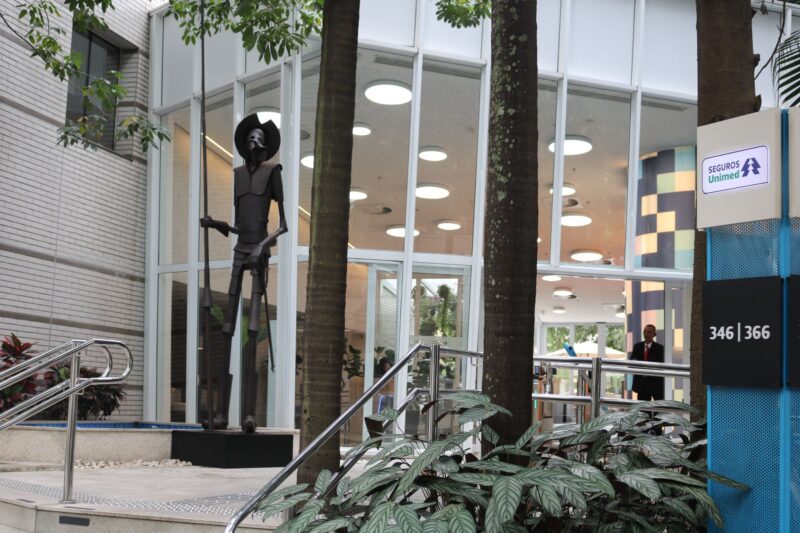 Seguros Unimed expõe escultura de Dom Quixote e anuncia apoio a Festival de Teatro / Foto: Divulgação