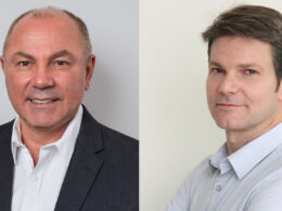 Weliton Costa, diretor de Desenvolvimento de Negócios América Latina do InsureMO; e Adriano Garcias, co-fundador e CEO da Tecnologia Única / Foto: Divulgação