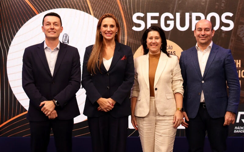 Luiz Padial, diretor de Auto e Massificados; Carolina de Molla, diretora comercial de Vida e Previdência; Hilca Vaz, diretora técnica de Pessoas; e Jonson Sousa, diretor comercial da MAPFRE / Foto: Divulgação