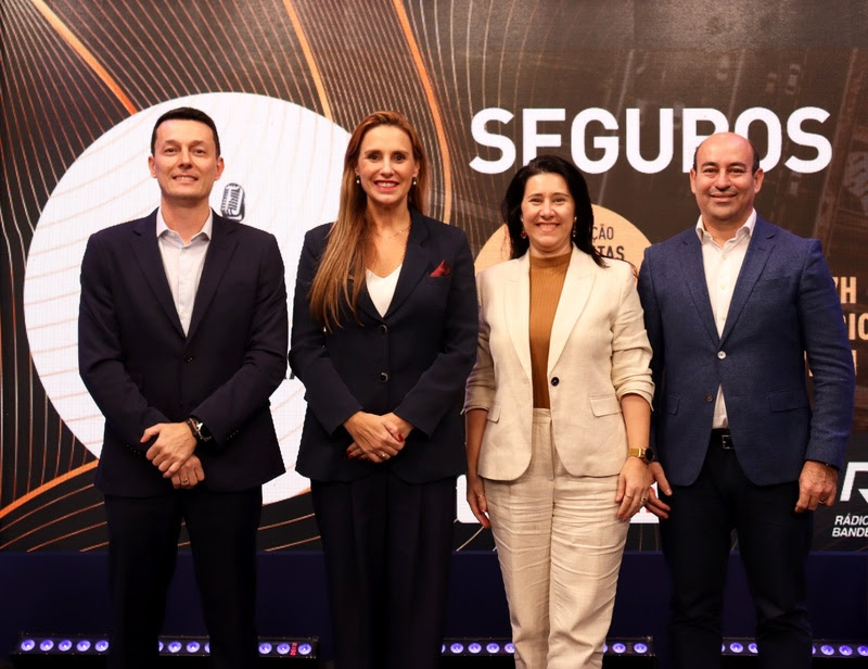 Luiz Padial, diretor de Auto e Massificados; Carolina de Molla, diretora comercial de Vida e Previdência; Hilca Vaz, diretora técnica de Pessoas; e Jonson Sousa, diretor comercial da MAPFRE / Foto: Divulgação