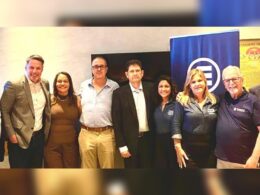 Gilberto Villela, segundo Secretário da Aconseg-RJ; Nelson Veiga, diretor Executivo Comercial da Allianz; Jaqueline Rocha, segunda Tesoureira da Aconseg-RJ; César Augusto Braga, primeiro Secretário da Aconseg-RJ; Eduard Folch, presidente da Allianz; Livia Prata, diretora Comercial RJ/ES da Allianz; Cristiane Abreu, gerente da Filial Assessoria Allianz; Joffre Nolasco, primeiro Tesoureiro da Aconseg-RJ e Luiz Philipe Baeta Neves, presidente da Aconseg-RJ / Foto: Divulgação