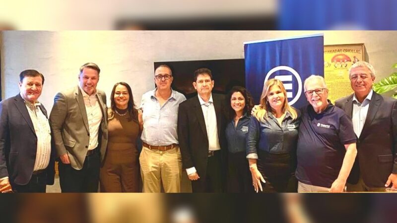 Gilberto Villela, segundo Secretário da Aconseg-RJ; Nelson Veiga, diretor Executivo Comercial da Allianz; Jaqueline Rocha, segunda Tesoureira da Aconseg-RJ; César Augusto Braga, primeiro Secretário da Aconseg-RJ; Eduard Folch, presidente da Allianz; Livia Prata, diretora Comercial RJ/ES da Allianz; Cristiane Abreu, gerente da Filial Assessoria Allianz; Joffre Nolasco, primeiro Tesoureiro da Aconseg-RJ e Luiz Philipe Baeta Neves, presidente da Aconseg-RJ / Foto: Divulgação