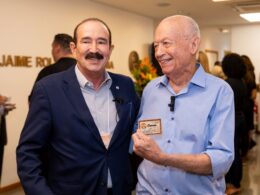 Jorge Andrade, Presidente da CAPEMISA, e Euclelino Costa da Silva, Cliente da Companhia há 54 anos / Foto: Divulgação