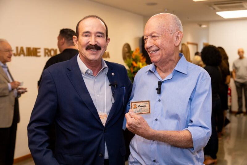 Jorge Andrade, Presidente da CAPEMISA, e Euclelino Costa da Silva, Cliente da Companhia há 54 anos / Foto: Divulgação