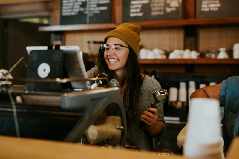 Pequenas e médias empresas devem priorizar seguro empresarial / Foto: Brooke Cagle / Unsplash
