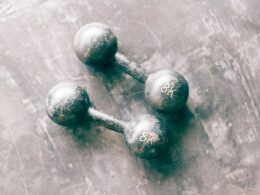 Musculação ajuda idosos a viver melhor / Foto: Cyril Saulnier / Unsplash