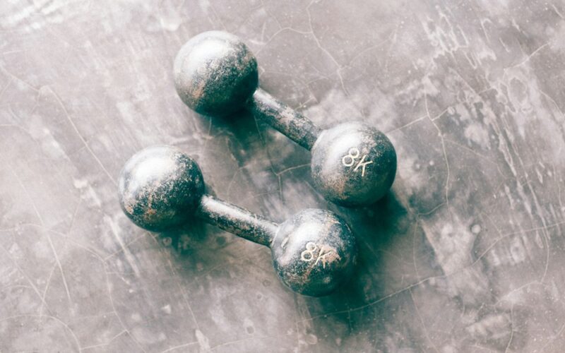 Musculação ajuda idosos a viver melhor / Foto: Cyril Saulnier / Unsplash