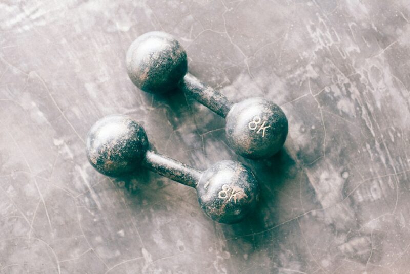 Musculação ajuda idosos a viver melhor / Foto: Cyril Saulnier / Unsplash