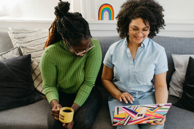 Coursera e Microsoft anunciam mais de 5 mil bolsas de estudos gratuitas. Veja como se inscrever / Foto: Surface / Unsplash