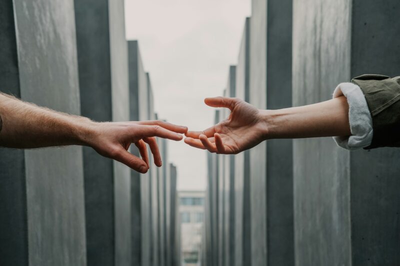 Europ Assistance Brasil reforça a importância do Setembro Amarelo e destaca serviço de Assistência Psicológica Premium / Foto: Toa Heftiba / Unsplash
