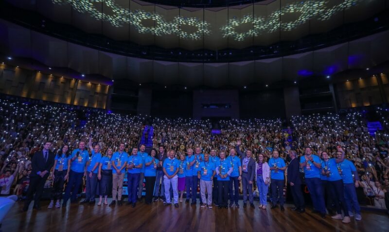 Abertura da feira aconteceu no Teatro Positivo com diretoria executiva do Sebrae/PR, Conselho Deliberativo e lideranças do Paraná / Foto: Inove / Divulgação