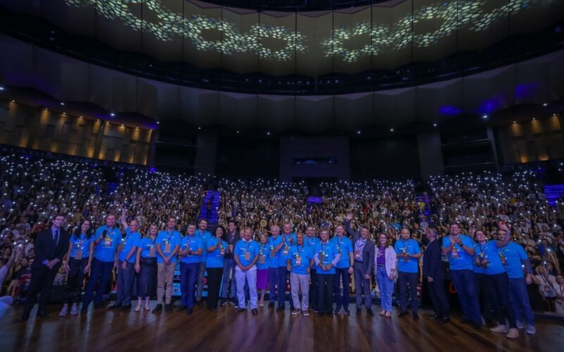 Abertura da feira aconteceu no Teatro Positivo com diretoria executiva do Sebrae/PR, Conselho Deliberativo e lideranças do Paraná / Foto: Inove / Divulgação