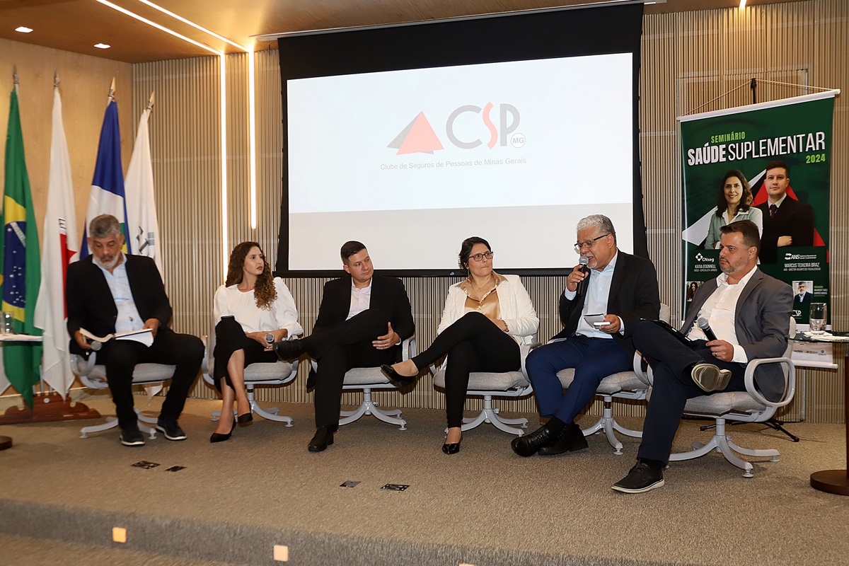 Após as palestras, especialistas debateram os desafios da saúde suplementar / Foto: Divulgação