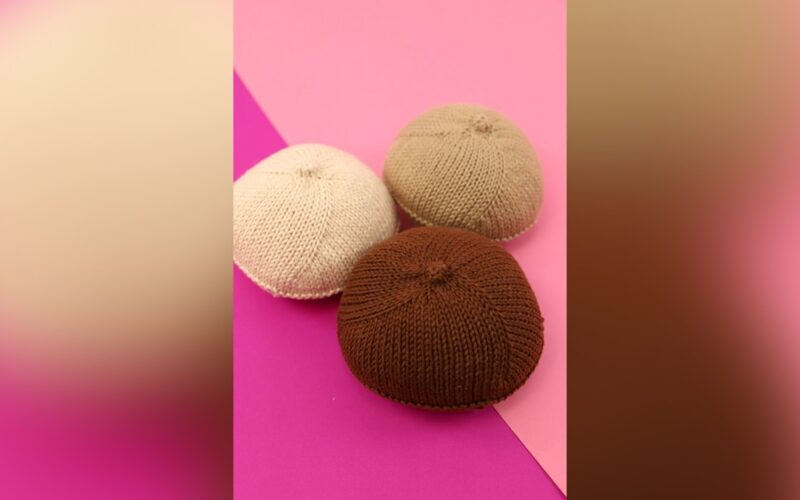 Próteses mamárias de tricô e crochê ajudam mulheres que superaram o câncer de mama / Divulgação