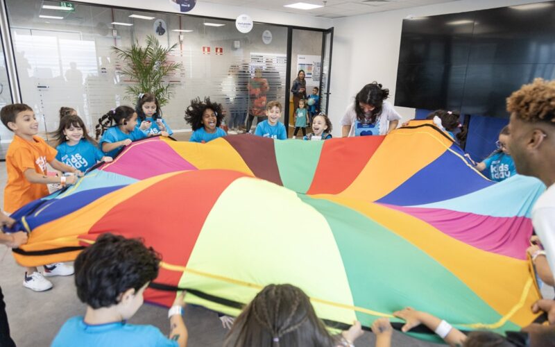 Allianz recebe crianças para imersão no mundo do seguro / Foto: Paulo Guimarães / Divulgação
