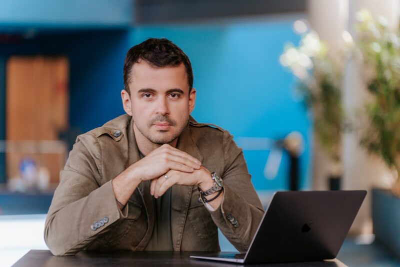Leonardo Secundo, diretor-executivo de Marketing e Experiência do Cliente da MAG Seguros e apresentador do videocast "Zona Segura" / Foto: Divulgação