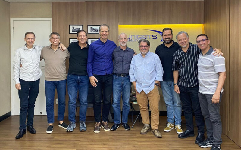 Corretores de seguros da SegPartners com CEO e representante Comercial da UIB – (E/D) Gerson Peres (Unigets), Reinaldo Lindo (Unigets), Paulo Rogério (CEO SegPartners), Roberto Aguiar (Unigets), Luiz Paladino (Comercial UIB), Lázaro Zani (CEO UIB), Alexandre Macedo (Unigets), Eduardo von Sucro (Technoseg), Fernando Piva (SBM) / Foto: Divulgação