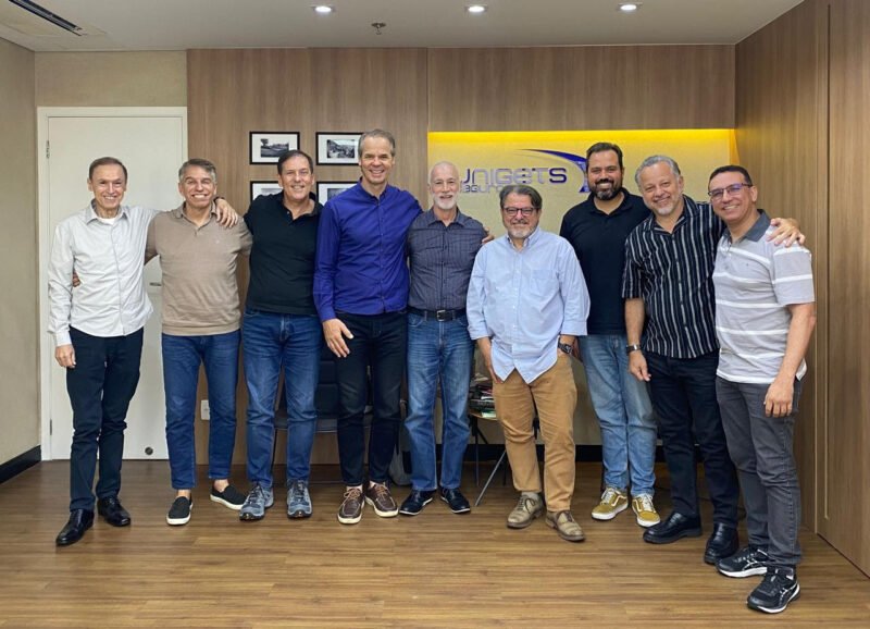 Corretores de seguros da SegPartners com CEO e representante Comercial da UIB – (E/D) Gerson Peres (Unigets), Reinaldo Lindo (Unigets), Paulo Rogério (CEO SegPartners), Roberto Aguiar (Unigets), Luiz Paladino (Comercial UIB), Lázaro Zani (CEO UIB), Alexandre Macedo (Unigets), Eduardo von Sucro (Technoseg), Fernando Piva (SBM) / Foto: Divulgação