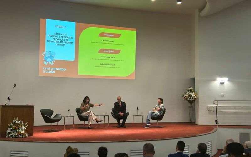 Segundo painel do evento, intitulado “São Paulo: desafios e medidas de prevenção de desastres em grandes centros” / Foto: Universo do Seguro