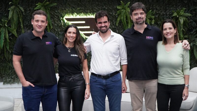 Guilherme Wroclawsi (Hero), Claudia Pinheiro (Hero), Vitor Megale (BeFly), Raphael Swierczynski (Hero) e Mara Borges (BeFly) / Foto: Divulgação