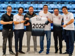 Henry Soares (Head de Marketing da EZZE), Cláudio Vale (sócio-fundador da EZZE), Augusto Melo (Presidente do Corinthians), Richard Vinhosa (CEO da EZZE), Ivo Machado (VP de Relações Institucionais e Marketing da EZZE) e Rafael Bezerra (sócio-fundador da EZZE) / Foto: Divulgação