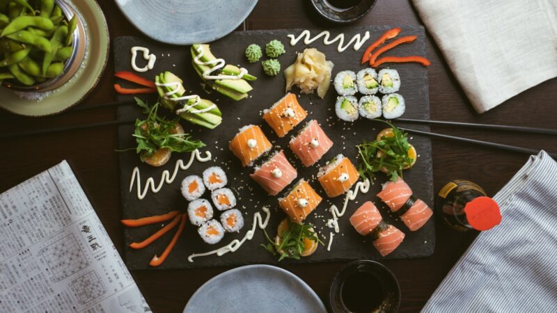 Gasto médio com comida japonesa é o mais alto entre as culinárias prediletas dos brasileiros / Foto: Jakub Dziubak / Unsplash
