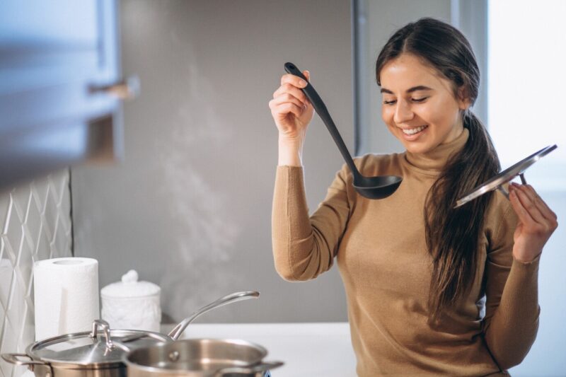 Explosões de panela de pressão: como evitar acidentes e cozinhar com segurança / Foto: Freepik