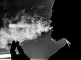 Parar de fumar reduz risco de demência; entenda / Foto: Petar Starčević / Unsplash