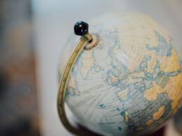 Relatório revela progresso limitado dos países do G20 em pagamentos internacionais / Foto: CHUTTERSNAP / Unsplash