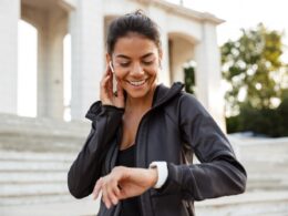 Tecnologia ao alcance do pulso: a revolução dos smartwatches na saúde / Foto: Freepik