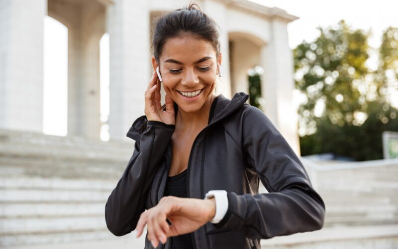 Tecnologia ao alcance do pulso: a revolução dos smartwatches na saúde / Foto: Freepik