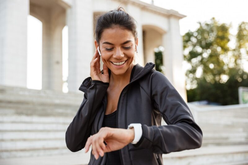 Tecnologia ao alcance do pulso: a revolução dos smartwatches na saúde / Foto: Freepik