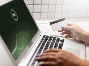 Dicas para comprar em sites internacionais com segurança / Foto: Freepik