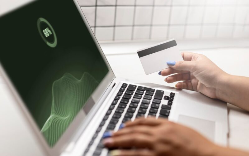 Dicas para comprar em sites internacionais com segurança / Foto: Freepik