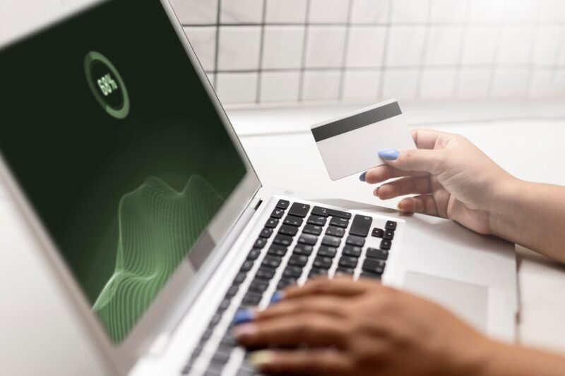 Dicas para comprar em sites internacionais com segurança / Foto: Freepik