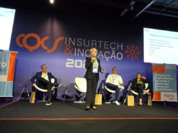 Cristina Caldeira, no painel "Inovação na Capitalização" / Foto: Divulgação