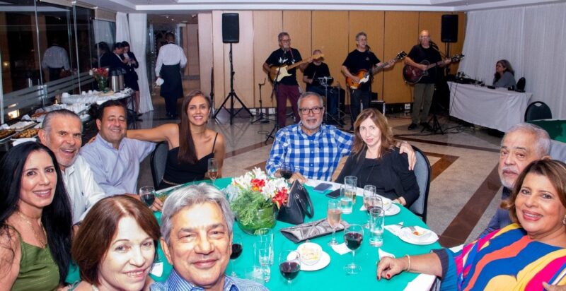 O clima de comemoração dos confrades e convidados ficou mais animado ainda com a apresentação da banda Terra Molhada / Foto: Dalvino Santino / Divulgação