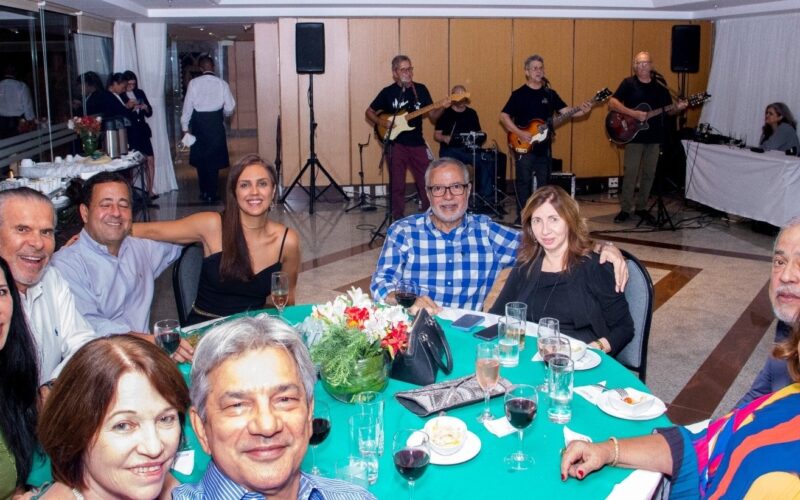O clima de comemoração dos confrades e convidados ficou mais animado ainda com a apresentação da banda Terra Molhada / Foto: Dalvino Santino / Divulgação