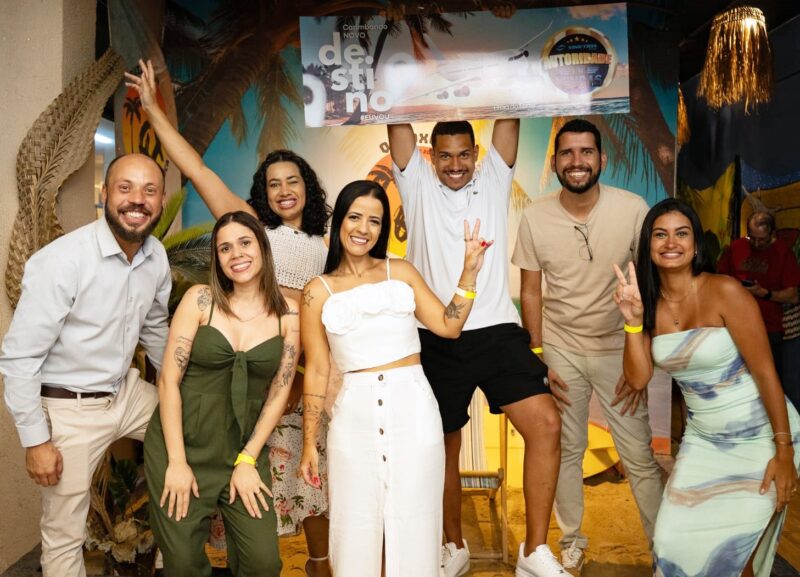 Ricardo Braga, Isadora Lima, Franciele Lopes, Naiara Silva, Cleoni Rodrigues, Ricardo Camara e Darlem Gonçalves: gestores da Simetria celebram resultados da campanha / Foto: Divulgação